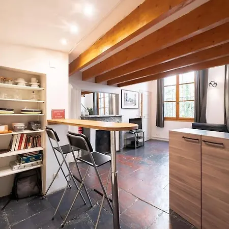 Apartment La Carterie, Beau T1 Mez, Clim, Centre Historique Montpellier